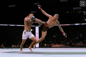 Ongekend scenario: bizar ongeluk leidt tot jongste UFC-kampioen ooit | video
