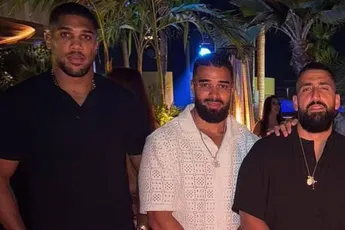 ‘Zo snel ging het mis’ – politie onthult oorzaak fatale crash boksheld Joshua