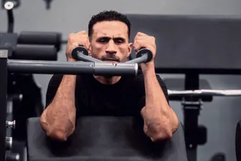 Badr Hari: 5 oefeningen voor elke kickbokser - 'Sterk zijn is geen keuze'