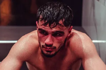 ‘Dit komt hard aan’ – Glory-vechter Peposhi verliest verrassend van Marokkaanse outsider