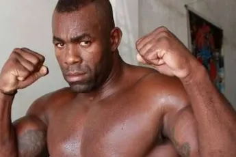 ‘Tragisch verlies’: ex-UFC-vechter (45) dood gevonden in rivier na vermissing