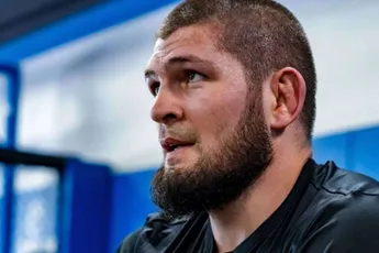 ‘Dit is schandalig’ – vechtlegende Khabib woedend over UFC-ontslaggolf