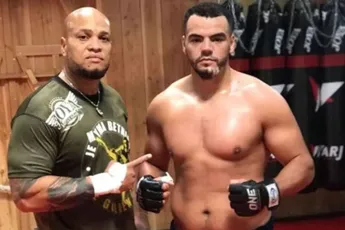 ‘Ik leef met die jongens’ – Trainer van Khbabez over stress rond Glory-zaterdagen