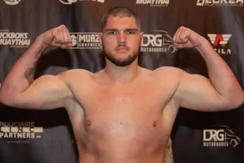 Stan Bertens boekt snelle zege in MMA-kooi - Verhoeven en Aspinall achter succes