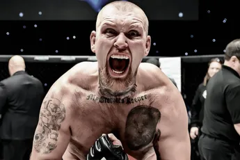 Hij viel 136 kilo af en staat vandaag in de UFC vechtkooi: ‘Zo kon het niet langer’