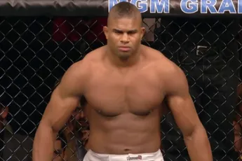 ‘Menselijk hanengevecht’: UFC begon met Nederlandse strijders – nu keren ze terug naar hun roots