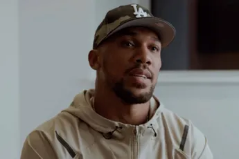 ‘Alles werd op zijn kop gezet’ – Joshua doorbreekt stilte na dodelijk ongeluk (video)