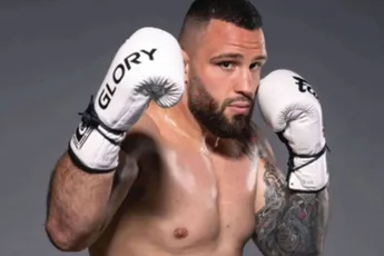 Kickbokser Plazibat haakt op laatste moment af – zware klap voor Glory-toernooi