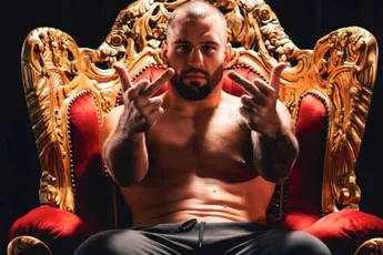 ‘Als het echt om geld ging…’ – fans reageren fel op Glory-wissel na uitval Plazibat