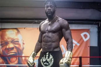 ‘Eén stoot kan genoeg zijn’ – Boksicoon Wilder (40) gelooft in comeback tegen Usyk