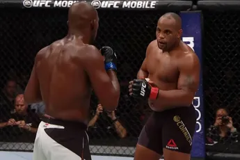 ‘We zijn nog niet klaar’ – UFC-veteranen Jones en Cormier halen oude vete van stal