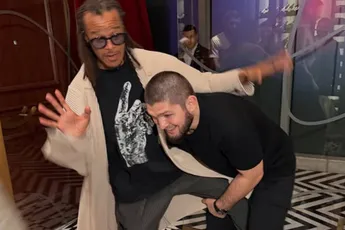 'Hij ging bijna neer' - ongeslagen UFC-legende Khabib floert Edgar Davids in trainingskamp