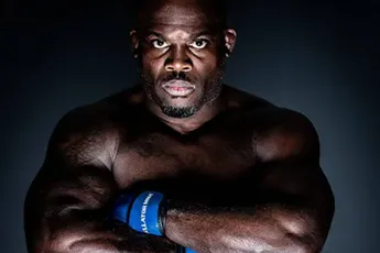 ‘Pure angst in 17 seconden’ – vechtheld Melvin Manhoef’s KO opnieuw trending