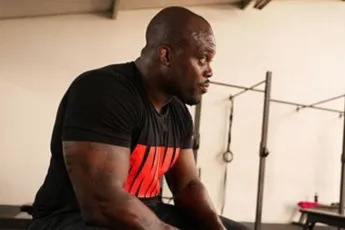 Zware klap voor Melvin Manhoef-kickboksevent – vechtlegende brengt pijnlijke boodschap