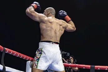 ‘Geen team of manager’ – ongeslagen bokser (28-0) doet álles zelf