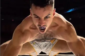 ‘Niemand kent ze nog’: Glory laat nieuwe lichtzwaargewichten debuteren in het GelreDome