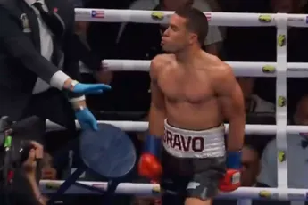 ‘Alsof hij verdween’ – Bokser Nestor Bravo slaat tegenstander letterlijk uit beeld