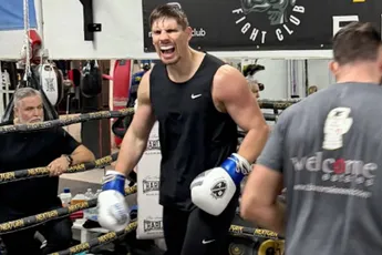 Rico Verhoeven werkt in stilte aan bokscomeback - 'Dit is geen vakantie, dit is werk'