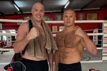 Jamal Ben Saddik sloopte hem – Uku Jurjendal traint nu met Tyson Fury voor comeback