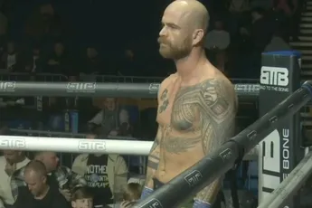 ‘In Nederland mag dit niet’ - Hoodfights-vechter Van Dinther vlogt verboden bokssport debuut