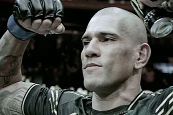 ‘Eten als een roofdier’: het killerdieet dat UFC-kampioen Pereira onverslaanbaar maakt