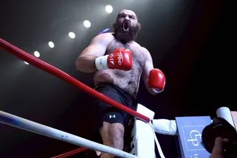 ‘Hij liep zo de ring uit’ – Omstreden kickbokser Istrate vecht om fel begeerde K-1-titel