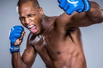 UFC-vechter Michael Page toont lef: haalt fel uit om krankzinnig contract topbokser