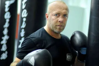 “Deze dag blijft zwaar” – kickboksen rouwt opnieuw om Ramon Dekkers