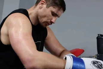 ‘Ik ken Rico Verhoeven niet’: WBC-boksbaas Suleiman zet twijfels bij gevecht met Usyk