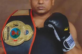 Boks-wannabe loog alles bij elkaar: hoe een nepwereldkampioen de bokswereld misleidde