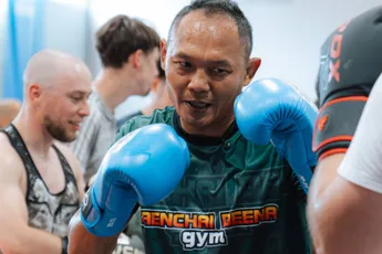 ‘Nog 1 keer in Nederland’ – Muay Thai-legende Saenchai opent tijdelijke gyms in 3 steden