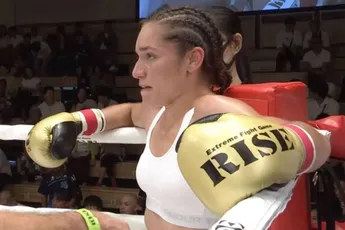 “Dit ging razendsnel” – Nederlandse ex-GLORY Tessa De Kom slaat tegenstander onderuit