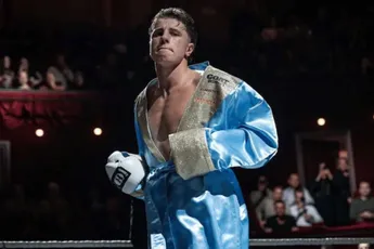 “Grote mond, grote stap” Bokser Tony Jas slaagt voor test en zet zich op de wereldkaart