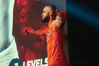 Tyjani Beztati: “Ik ben comfortabel overal” – ex-GLORY kampioen toont MMA-groei (video)