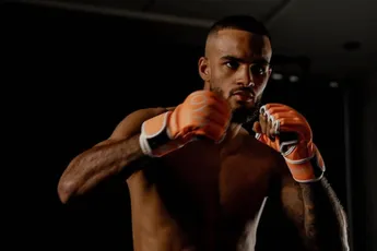 Ex-Glory ster Tyjani Beztati krijgt zwaarste MMA-test op 11 april - tegenstander bekend