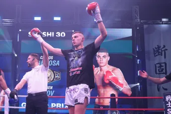 SENSHI publiek geeft kickbokser Rikov kracht: verslaat dominante Nederlander Chris Baya