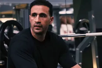 Badr Hari opnieuw in beeld: video laat rauwe opkomst en zware jaren zien