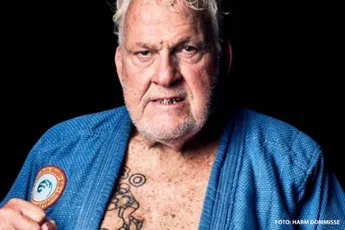 “Ik droomde over vechtpartijen” – vechtsportlegende Chris Dolman (81)
