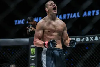 Ex-Glory en ONE-kickbokser Menshikov slaat rivaal knock-out na rechtszaak (video)