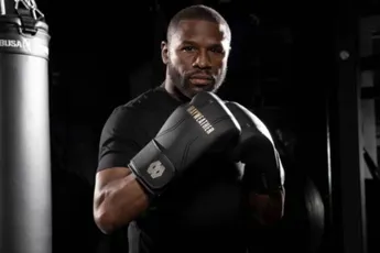 “Kickboksers als test” – Boksheld Floyd Mayweather plant opwarmgevecht voor comeback