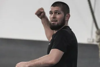 UFC-kampioen slaat keihard terug naar legende Khabib - “Het gaat niet om geslacht”