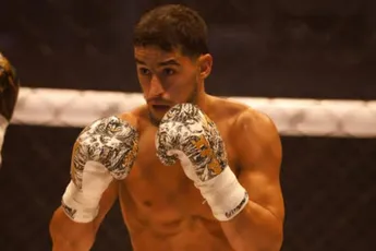 Topkickbokser Boutasaa legt lat hoog bij GLORY: “Ik ga geschiedenis schrijven”