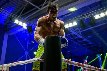 Enfusion-kampioen Nick Regter zegt wereldtitelgevecht af: “Dit doet echt pijn”