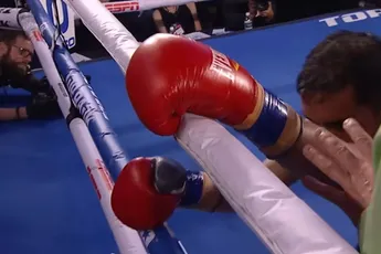 “Goedemiddag, goedenavond, welterusten” – snelste knock-out ooit gaat viraal (video)