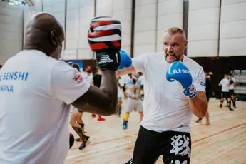 “Elitegroep” – Kickbokslegendes Hoost en Schilt trainen vechters uit 7 landen