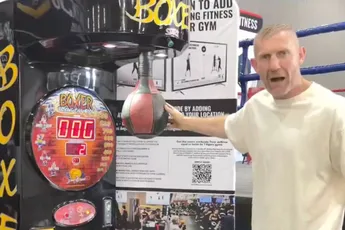 “Zo versla je elke boksmachine” – topbokser Tony Jeffries onthult het geheim (video)