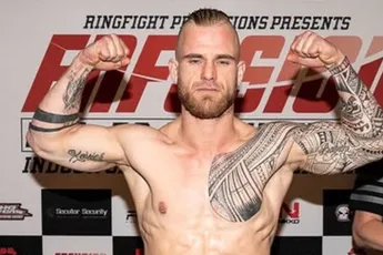 Beruchte Hoodfights-vechter uit PowNed-serie pakt last minute gevecht bij McGregors BKFC