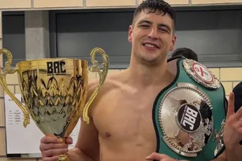 “Eén trap, einde gevecht” – kickbokser Yasin Güren wint titel op unieke wijze (video)