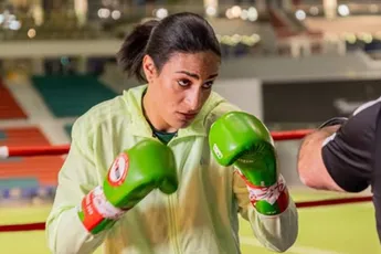 Omstreden Khelif stapt boksring in tegen Julia Igel - genderdiscussie laait op