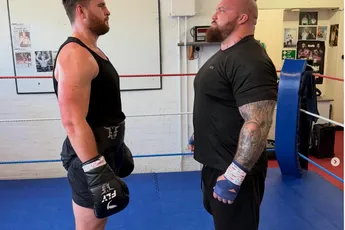 Eddie Hall traint keihard voor Fury-gevecht - video laat pijnlijk verschil zien